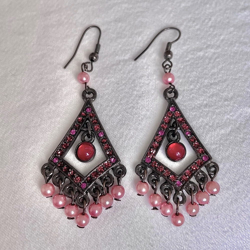 Pink and black fancy triangle shape earrings